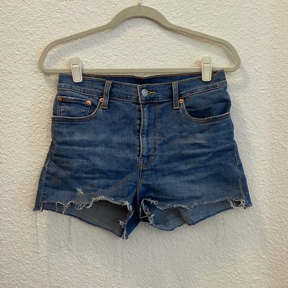 High waisted Levi’s shorts